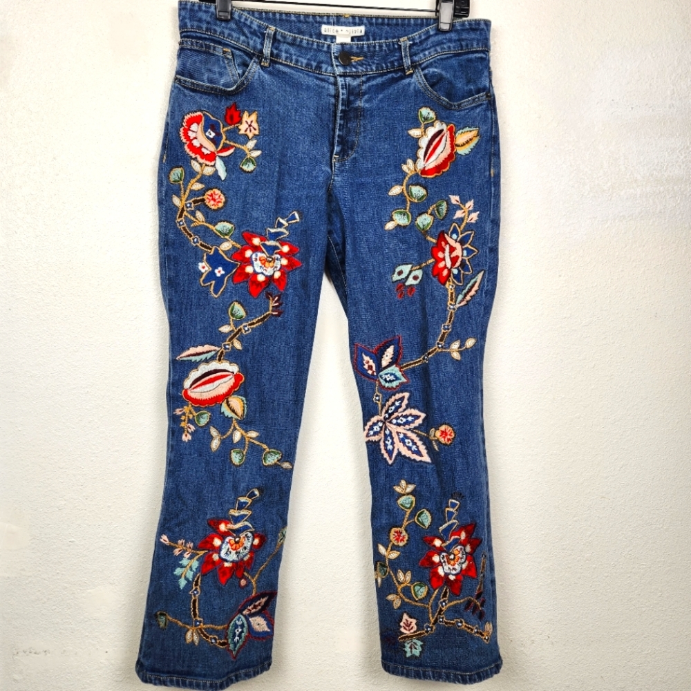 ALICE + OLIVIA Sz 30 Ryley Vintage Wash Jeans Floral Embroidered Crop Bell Denim